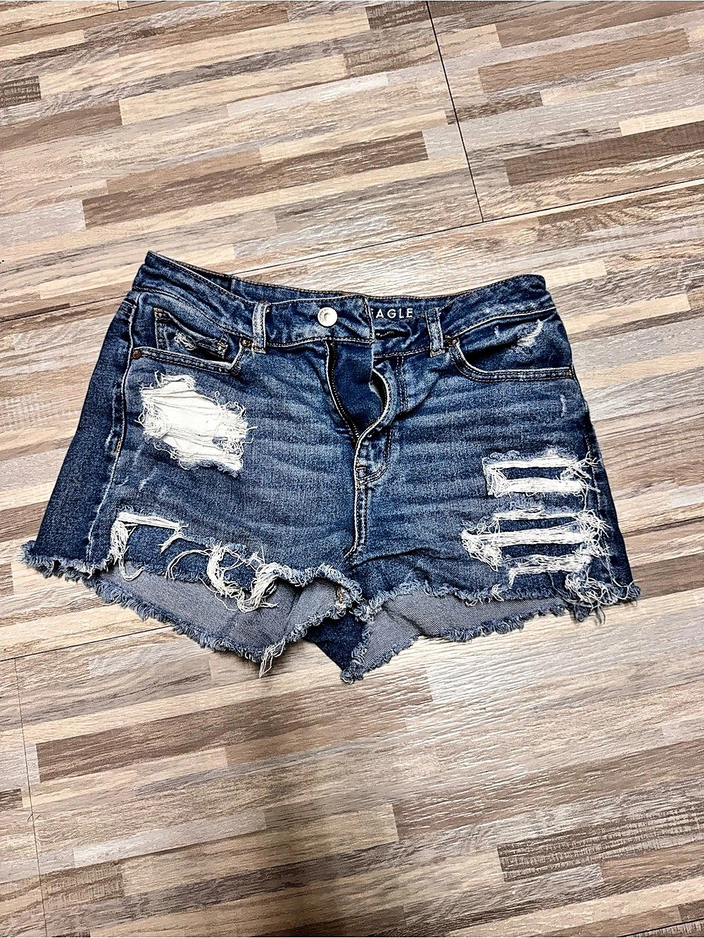 American Eagle Outfitters Distressed Denim Shorts in Blue Size (4)